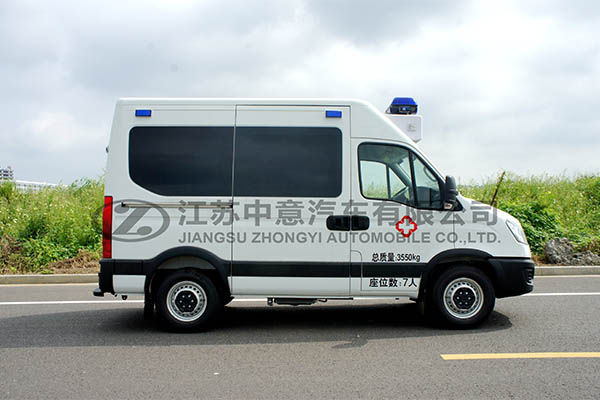 中意SZY5040XJHN依维柯救护车